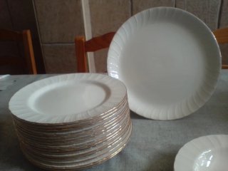 Vajilla porcelana blanca ribete dorado Pontesa