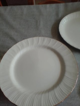 Vajilla porcelana blanca ribete dorado Pontesa