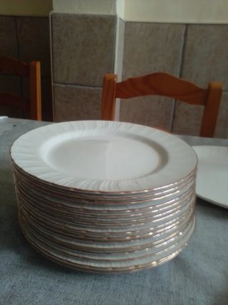 Vajilla porcelana blanca ribete dorado Pontesa