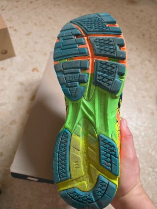 Tenis Asics coloridos noosa gel