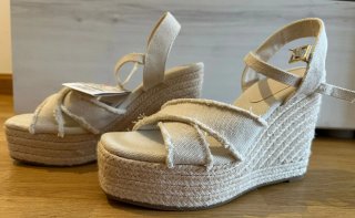 Sandalias Zara cuña beige/blanco talla 39