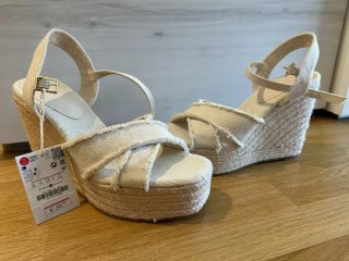 Sandalias Zara cuña beige/blanco talla 39