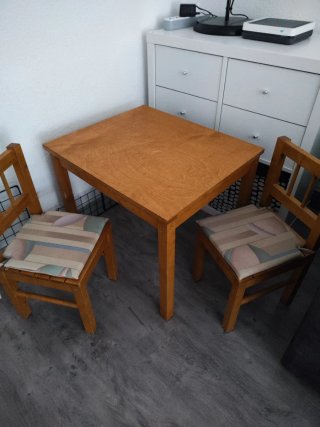 Conjunto mesa y 2 sillas infantiles madera