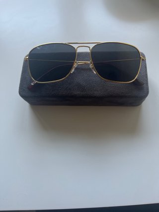 Gafas de sol doradas