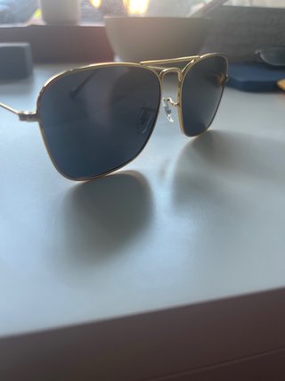 Gafas de sol doradas