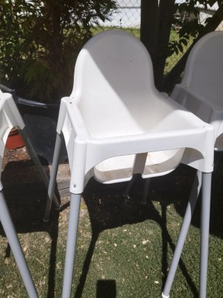 Set di seggioloni bianchi