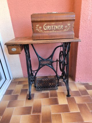 Máquina de coser Gritzner antigua