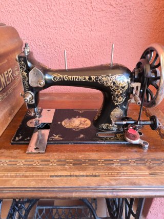 Máquina de coser Gritzner antigua