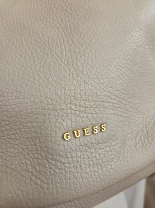 Bolso Guess Marfil Cadena Dorada + Neceser