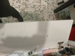 Aparador de madera blanco con mucha cabida.