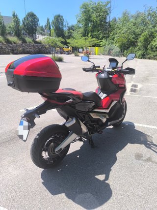 Honda X-ADV 750 2018 Roja y Negra