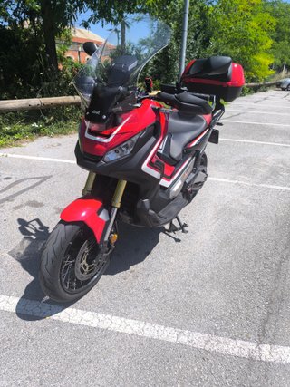 Honda X-ADV 750 2018 Roja y Negra