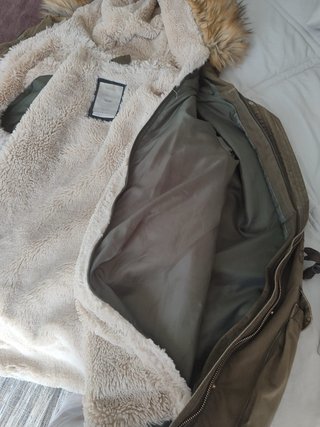 Abrigo verde Stradivarius con capucha