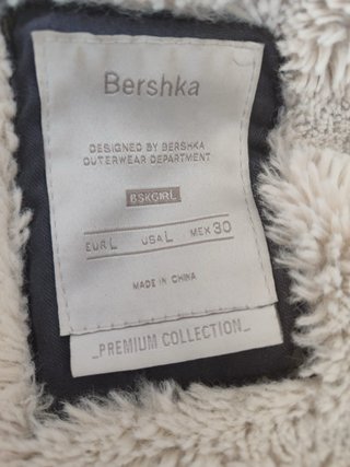 Abrigo verde Stradivarius con capucha
