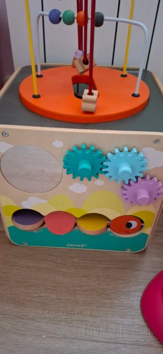 Cubo de madera con actividades Janod