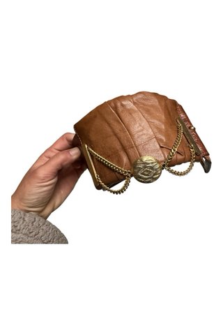 Cintura pelle vintage con catena e fibbia