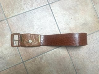 Cintura pelle vintage con catena e fibbia