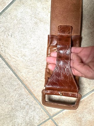 Cintura pelle vintage con catena e fibbia