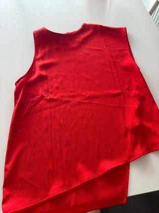 Camiseta roja sin mangas