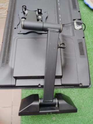 Televisión OKI 21 con soporte de pared