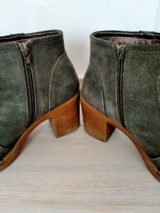 Botines verdes con flecos