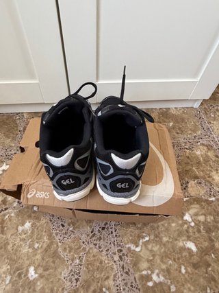 Zapatillas Negras y Grises