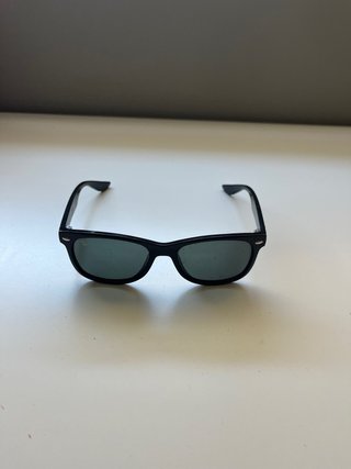 Gafas de sol Ray-Ban negras para niño