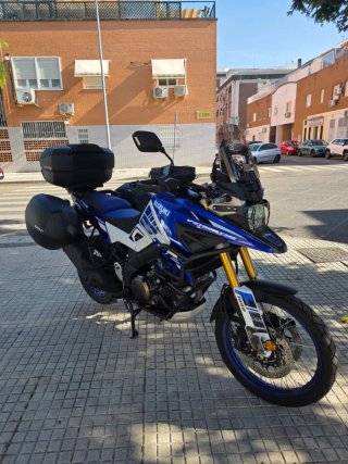 Suzuki V-Strom 1050 DE Azul/Blanca con MALETAS