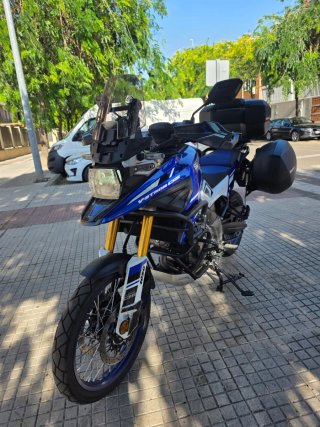 Suzuki V-Strom 1050 DE Azul/Blanca con MALETAS