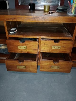 Mueble colonial de madera