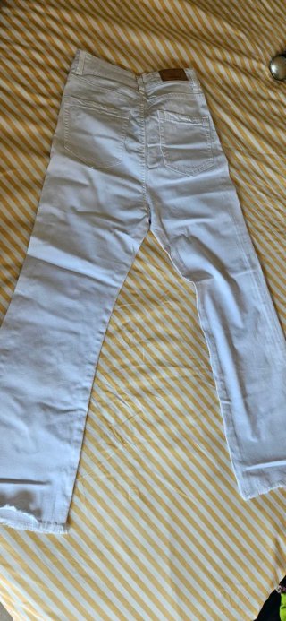 Pantalón vaquero blanco Stradivarius Talla S