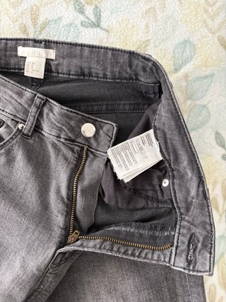 Pantalón pitillo vaquero gris