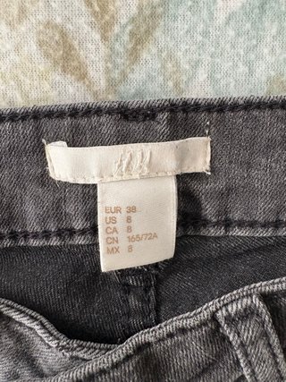 Pantalón pitillo vaquero gris