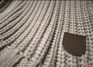 Jersey de punto beige con botones
