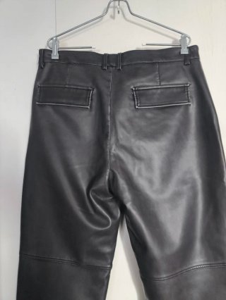 Pantalones Bershka símil piel anchos negros