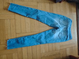 Pantalón vaquero desgastado