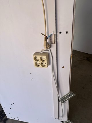 Escritorio blanco grande de madera y metal