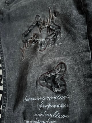Vaqueros Drip Slim Fit Negros de Area Zero