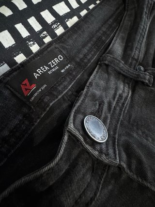 Vaqueros Drip Slim Fit Negros de Area Zero