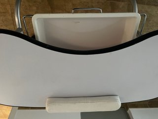 Mesa de manicura portátil y plegable.