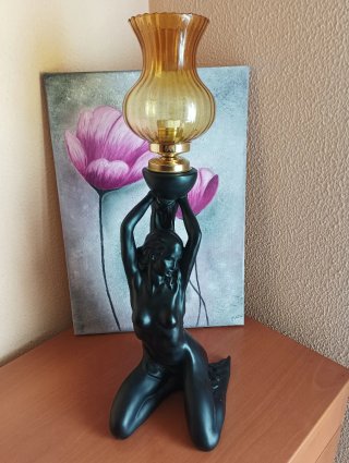 Lámpara Figura Mujer Vintage Negra Dorada