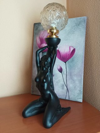 Lámpara Figura Mujer Vintage Negra Dorada