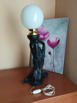 Lámpara Figura Mujer Vintage Negra Dorada