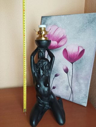 Lámpara Figura Mujer Vintage Negra Dorada