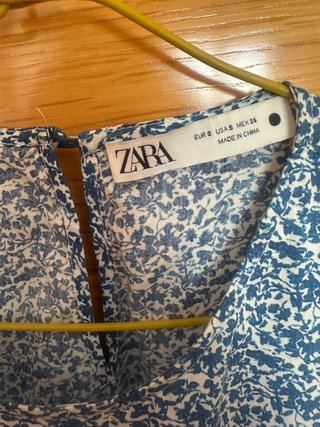 Vestido Zara floral azul y blanco Talla S