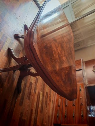 Gran mesa de salon. Extensible.