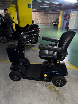 Scooter Eléctrico Invacare Leo, como nuevo