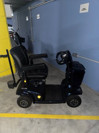 Scooter Eléctrico Invacare Leo, como nuevo