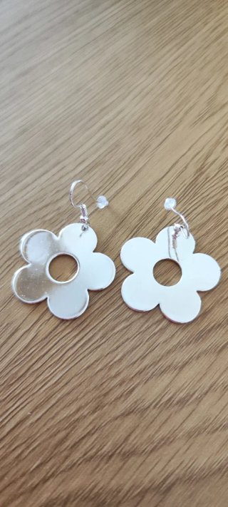 Pendientes de flor plateados