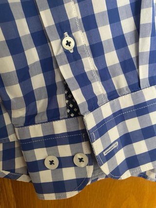 Camisa de cuadros azul y blanca